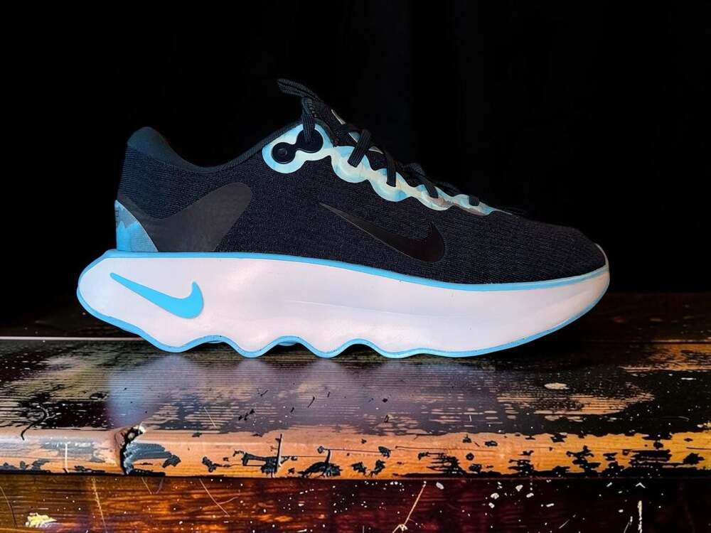 Nike Women's Motiva Artist Collection Walking Shoes HQ1155-400